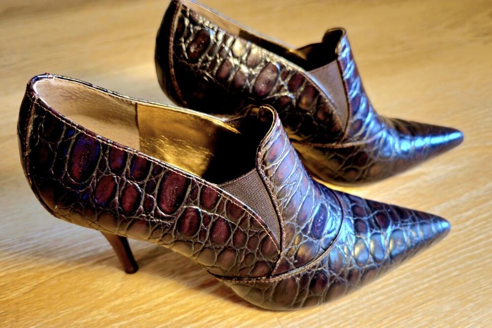 Talbots Heels Womens Size 7B Leather Pointed Toe